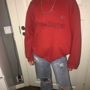 Kappa tröja - Jätte snygg tröja från kappa! Storlek L men passar alla från XS beroende på hur du vill att den ska sitta. Bud från 70 kr, frakt ingår inte, kan möttas up i lödde/bjärred/Lund. 