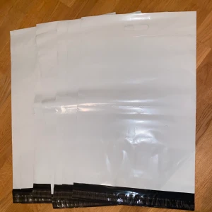Postpåsar  - Vita postorderpåsar med handtag 34x50cm 8st frakt 11kr 