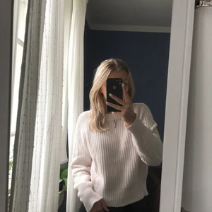 Rosa stickad från gina tricot  - Rosa sticks tröja från gina tricot, S, liten fläck på magen men går bort om den får ligga ute en sommar dag💕