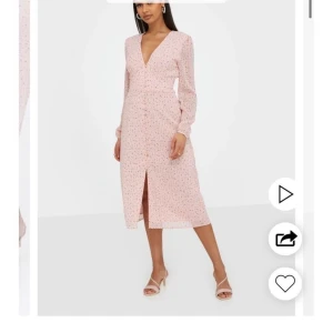 Adoore Klänning S - Rosa Adoore klänning, endast använd 1 gång! Storlek är S 