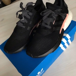 Adidas Originals POD-S3.1 - Helt nya adidas originals POD-S3.1 aldrig använda! Frakt ingår i priset! 💘