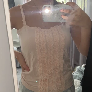 Rosa linne  - Ett fint rosa linne i storlek L, köpte det i fel storlek men jag har XS vanligtvis och linnet passar mig därav passar den storlekarna XS-L.