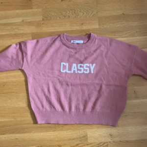 Stickad tröja från sinsay - Stickad tröja från polska märket sinsay. Jättefin men kommer inte till användning. Så skön också.❤️