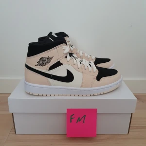 Air Jordan 1 Mid Size 40.5 - ●Air Jordan 1 Mid "Barley Orange"   ● Storlek EU 40.5   ● 1900 + frakt   ● Kvitto Finns  