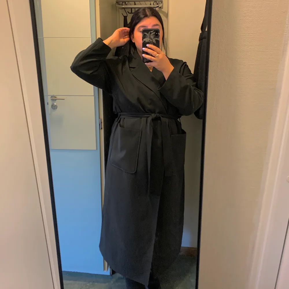 Super comfortable long coat with super comfy fabric for sale! I’m 158cm, so it’s too long for me but so beautiful!! Only been used a couple of times, very good condition. . Jackor.