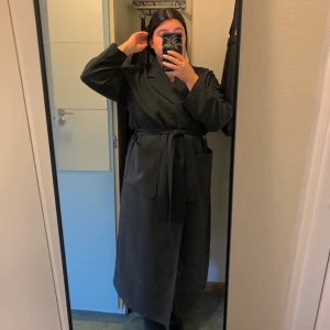 Black oversized coat - Super comfortable long coat with super comfy fabric for sale! I’m 158cm, so it’s too long for me but so beautiful!! Only been used a couple of times, very good condition. 