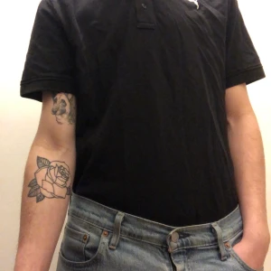 PUMA pikétröja storlek L  - Svart piké tröja från puma. 