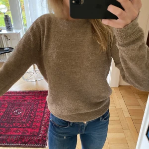 H&M tröja - Snygg tröja från H&M, stl xs passar bättre S.💕