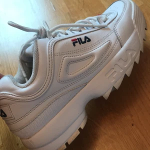 Fila skor str 39 - Ganska använda men hyfsat rena, små i storleken så passar dom som har storlek 38
