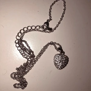 Halsband - Jätte fint gulligt halsband ✨