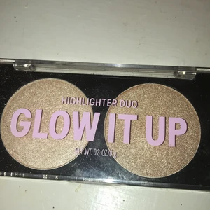 H&M - En oanvänd highliter palett med två olika nyanser! 