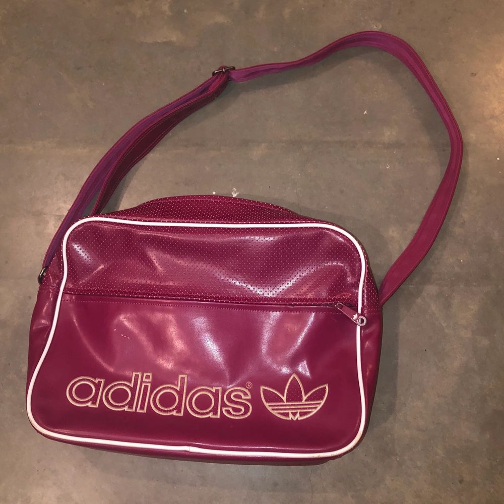 Adidas väska - Väskor | Plick Second Hand