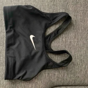 Nike BH - Köpt på Sportamoore, Storlek M. Kan mötas eller frakta 🌸