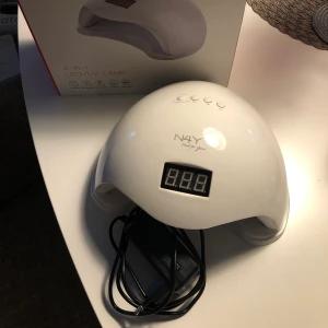 Gellack kit - Hej, Har ett Gellack kit med tillbehör som jag endast använt 3 gånger. Hör gärna av dig för fler bilder och info. Nypris 1.400 kr🤗 💅🏼