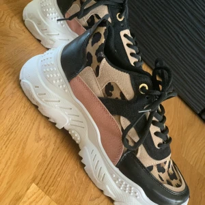 Jfr Skor  - Skor jätte bra skick använda en gång. 