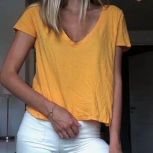 NAKD T-shirt - Orange t-shirt i från NA-KD. Använd fåtal gånger 🌼🌼