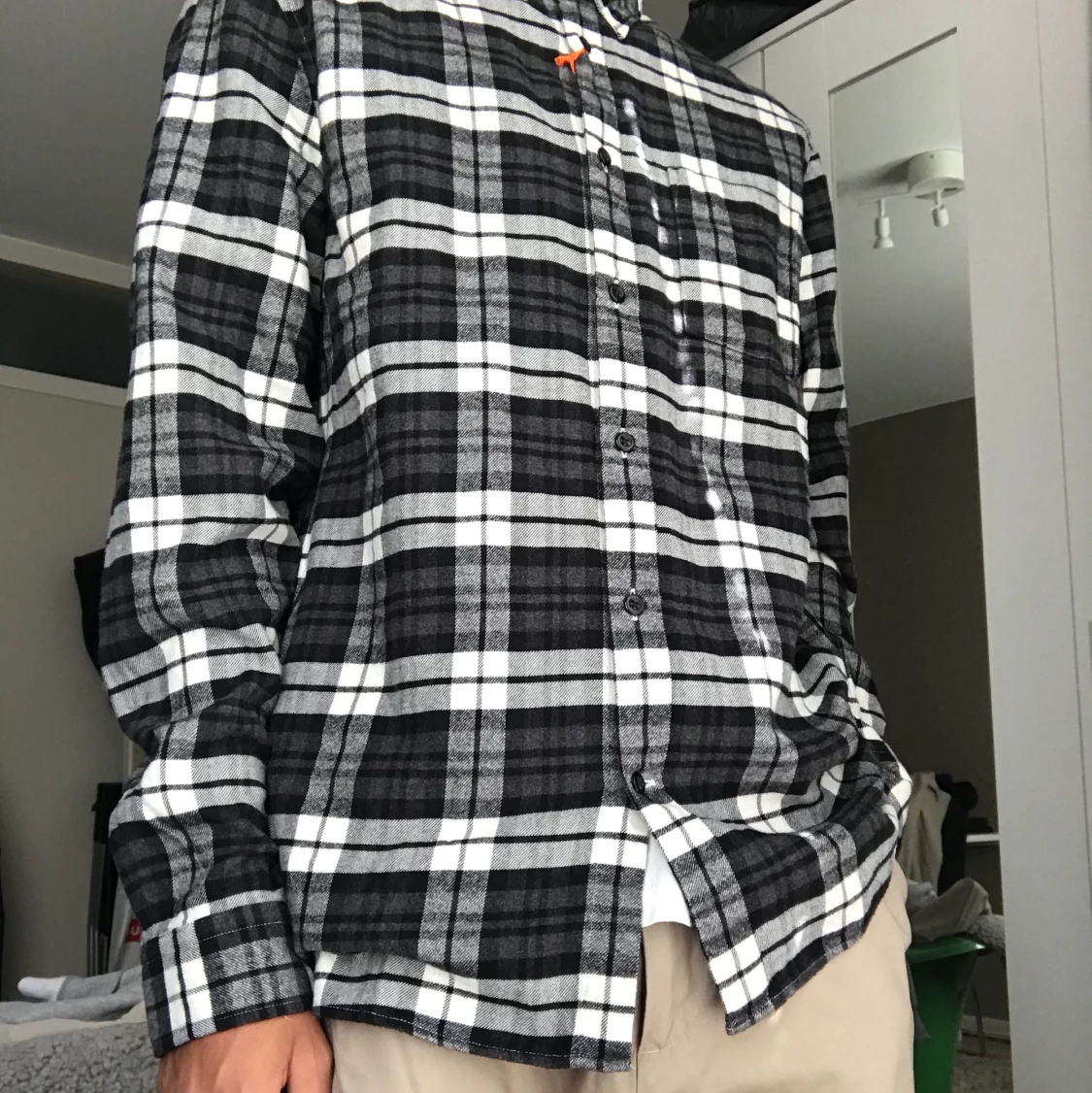 Svart/vit flanellskjorta Small