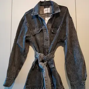 Never used, still has tags, black denim long jacket from envii. Originally priced at 1.800, 00 sek 