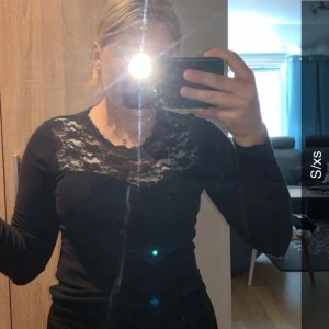 New yoker - Fin tröja med spets använd få tal gånger storlek s/xs köparen står för frakten 30kr+frakt 