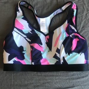 Sport-bh oanvänd  - Sport-bh i storlek small som är för liten för mig 