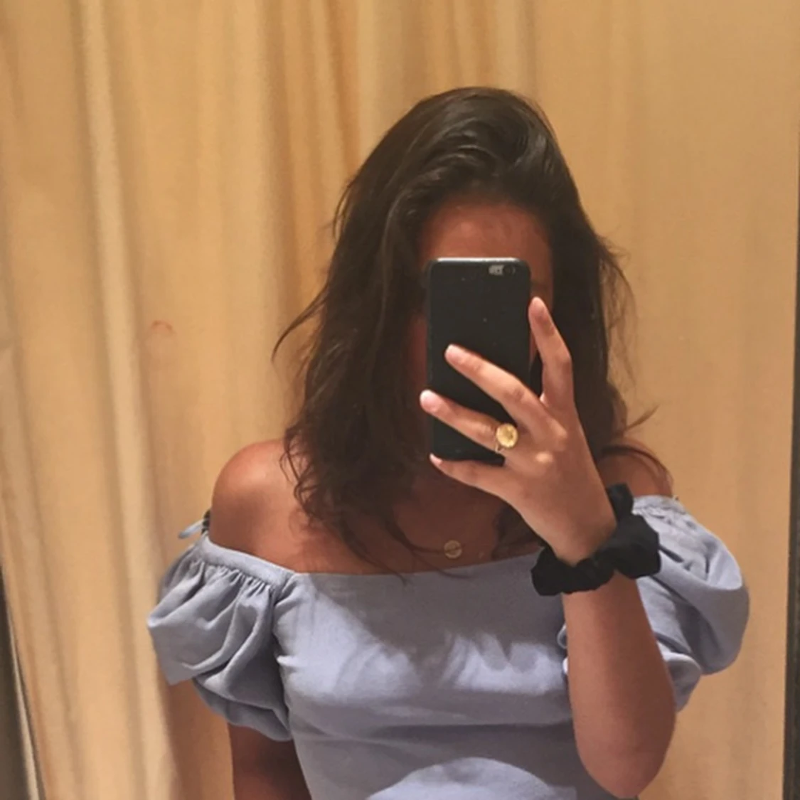 Topp med puffärmar från Zara 