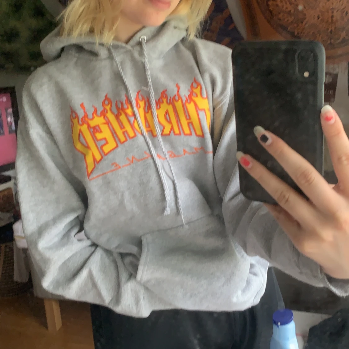 Grå thrasher hoodie