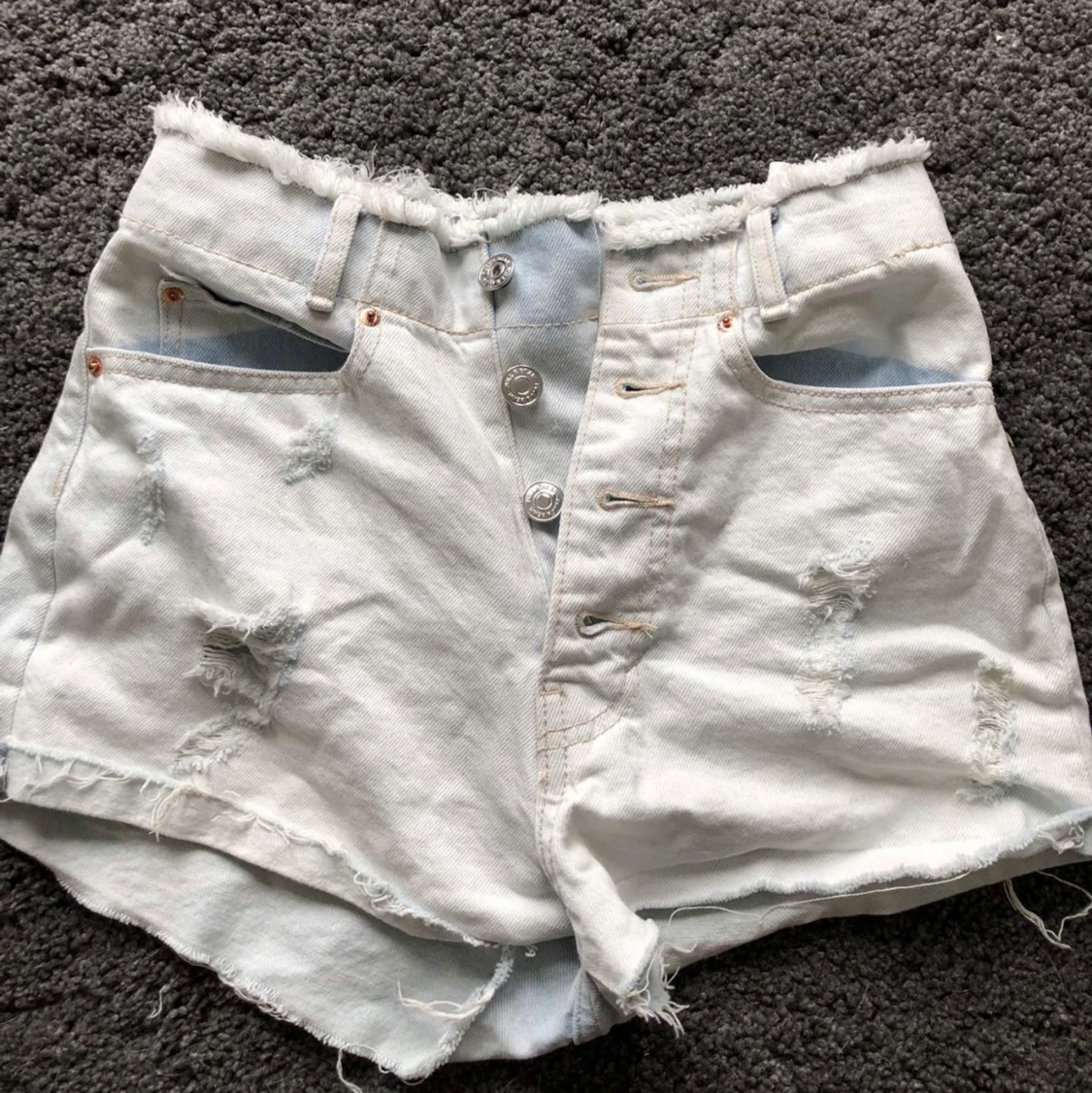 Ljusa shorts från pull and bear 