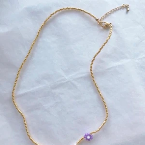 Handgjorda smycken  - Säljer jättefina handgjorda smycken. Kontakta mig för egen beställning🤍