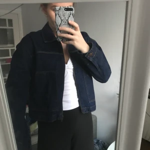 Jeans jacka - Köparen står för ev frakt 