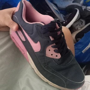 Air Max Nike - Air Max säljes pga att de inte används längre, fin färg på de och väldigt sköna. Byte går! 