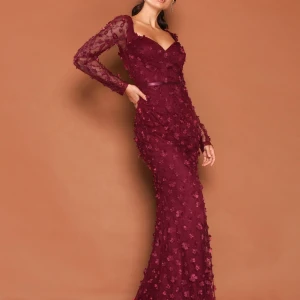 Festklänning/balklänning Ida LantoxNelly - Slutsåld limited edition klänning ,använd 1 gång. Ordinariepris: 1999kr + 500kr sömmerska =2499kr Sömmerska har gjort lite extra detaljer på klänningen som har kostad 500kr så som - definition vid rumpan, insydd rosett med knapp , push up etc. Kan fraktas