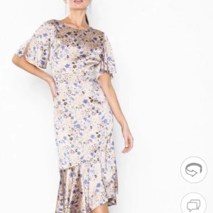 Klänning - En jättefin klänning , jag har använd den en gång bara