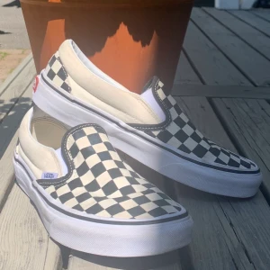 Vans - ursprungsorts: 750kr Vans sneakers i super bra skick som inte kommit till användning! frakten ingår