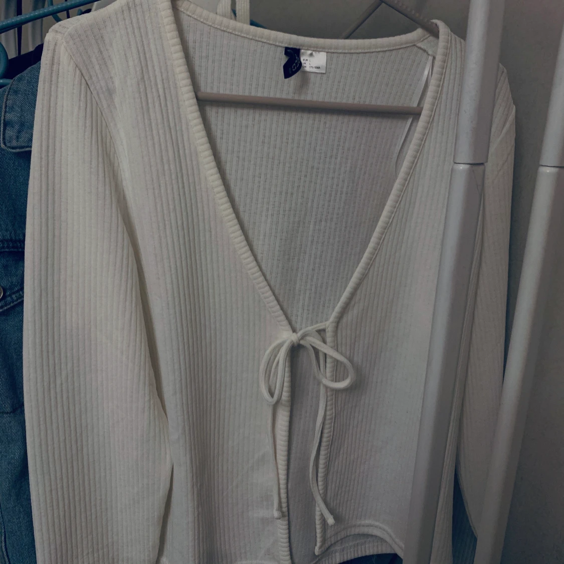 Tröja med knytning fram - 90