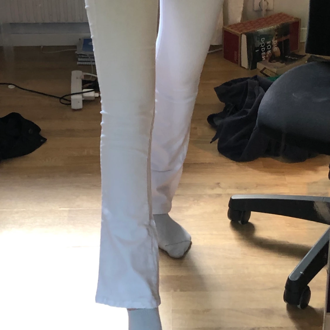 Vita utsvängda byxor från italien - 90