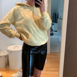 Supermysig gul hoodie - Superskön och fin hoodie!