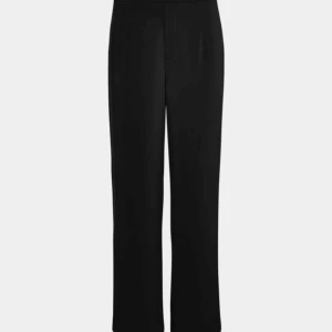  - Utsvängda kostymbyxor från bikbok, för stora för mig. Jättebra skick 🥰