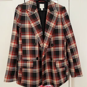 Mönstrad kavaj från H&M - Använd vid enstaka tillfälle, i mycket gott skick