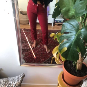 Röda jeans - Röda fin vintage fit byxor! Frakt står köparen för