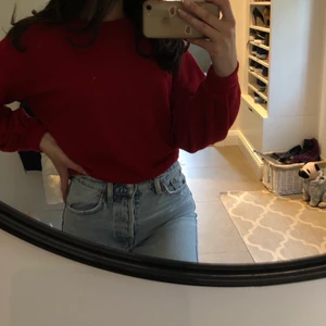 röd tröja med knyte - supersöt tröja från Bershka men gullig rosett där bak, fint skick💞