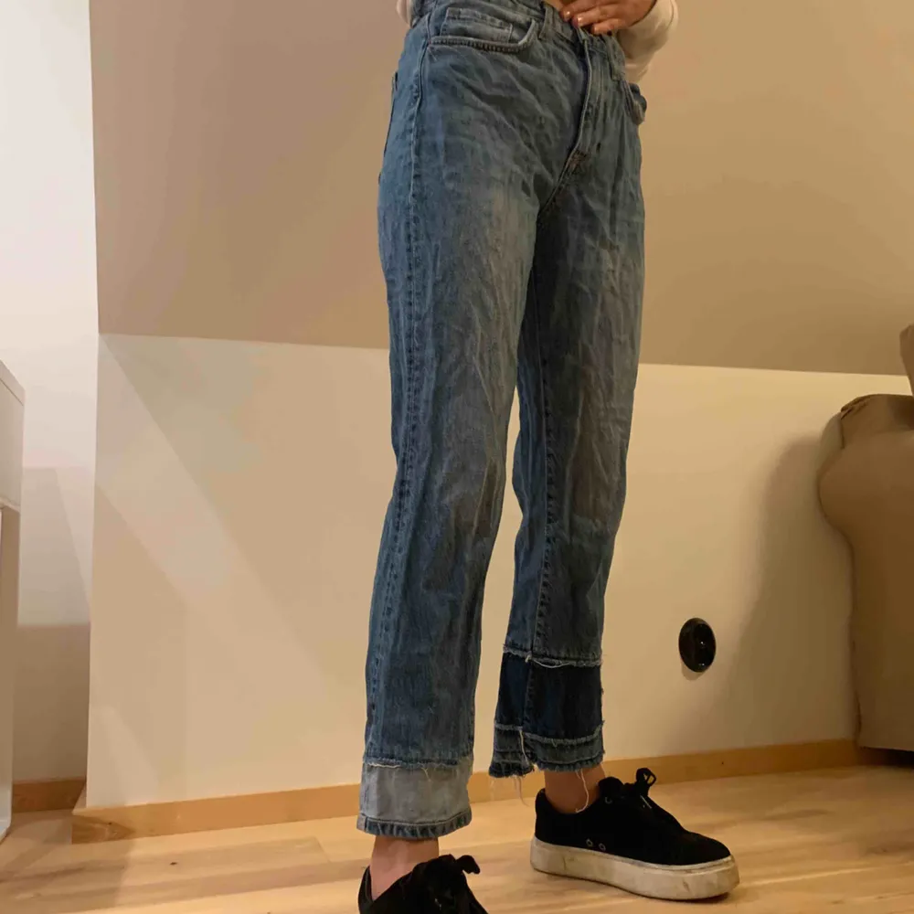 Snygga jeans från H&M, storleken är mer som 28. Jeans & Byxor.