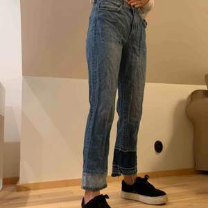 Snygga jeans från H&M, storleken är mer som 28