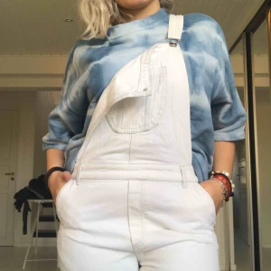  - Vita denim snickarjeans knappt använda! kontakta mig om frakt samt annan information❤️❤️