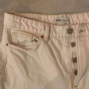  - Hi-Rise jeans ifrån zara Helt oanvända och köpa för 350kr 