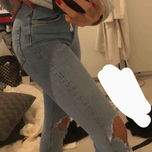  - Säljer mina fina jeans ifrån carlings pga att dom har blivit för små! Sparsamt använda 