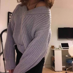  - Lila stickad tröja från hm Knappt använd Passar också en S Köparen står för frakt 😘