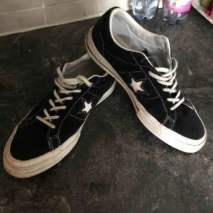 Converse one star - Säljer mina converse one star i strlk 38,5 möts helst upp annars frakt 99kr💓💓