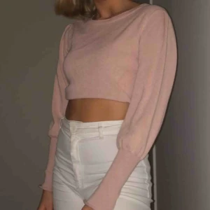  - En superfin stickad tröja, från Bik Bok i stl S💘💞💖 Kan mötas upp i Linköping eller frakta (köparen står för frakten)