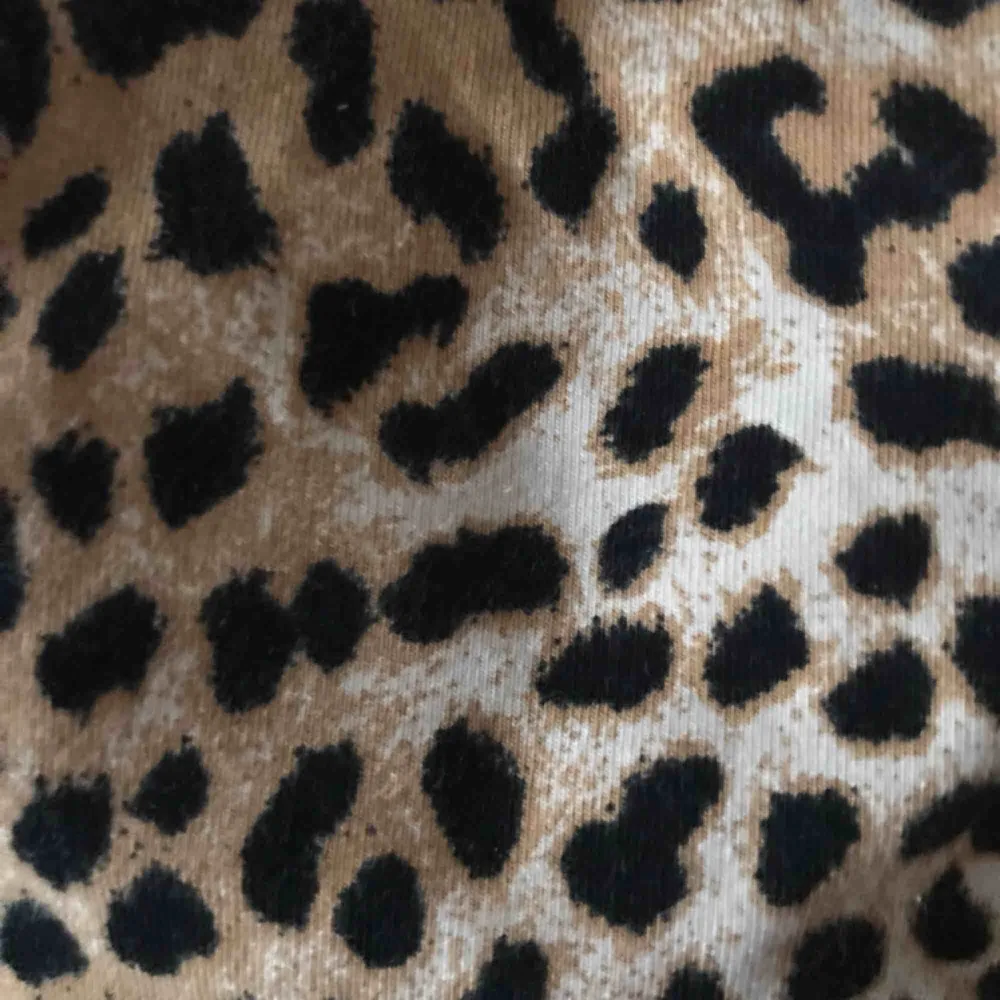 Snyggt leopard linne👍🏼👍🏼😊. Toppar.