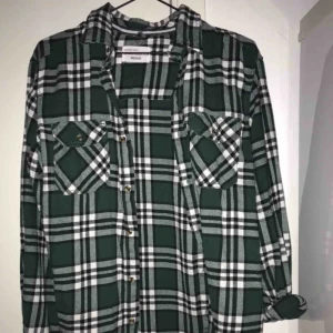  - Cool flanellskjorta  Frakt ingår i priset 